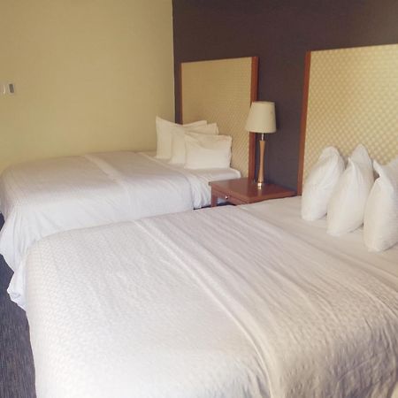 Travelodge By Wyndham Edmonton West Esterno foto