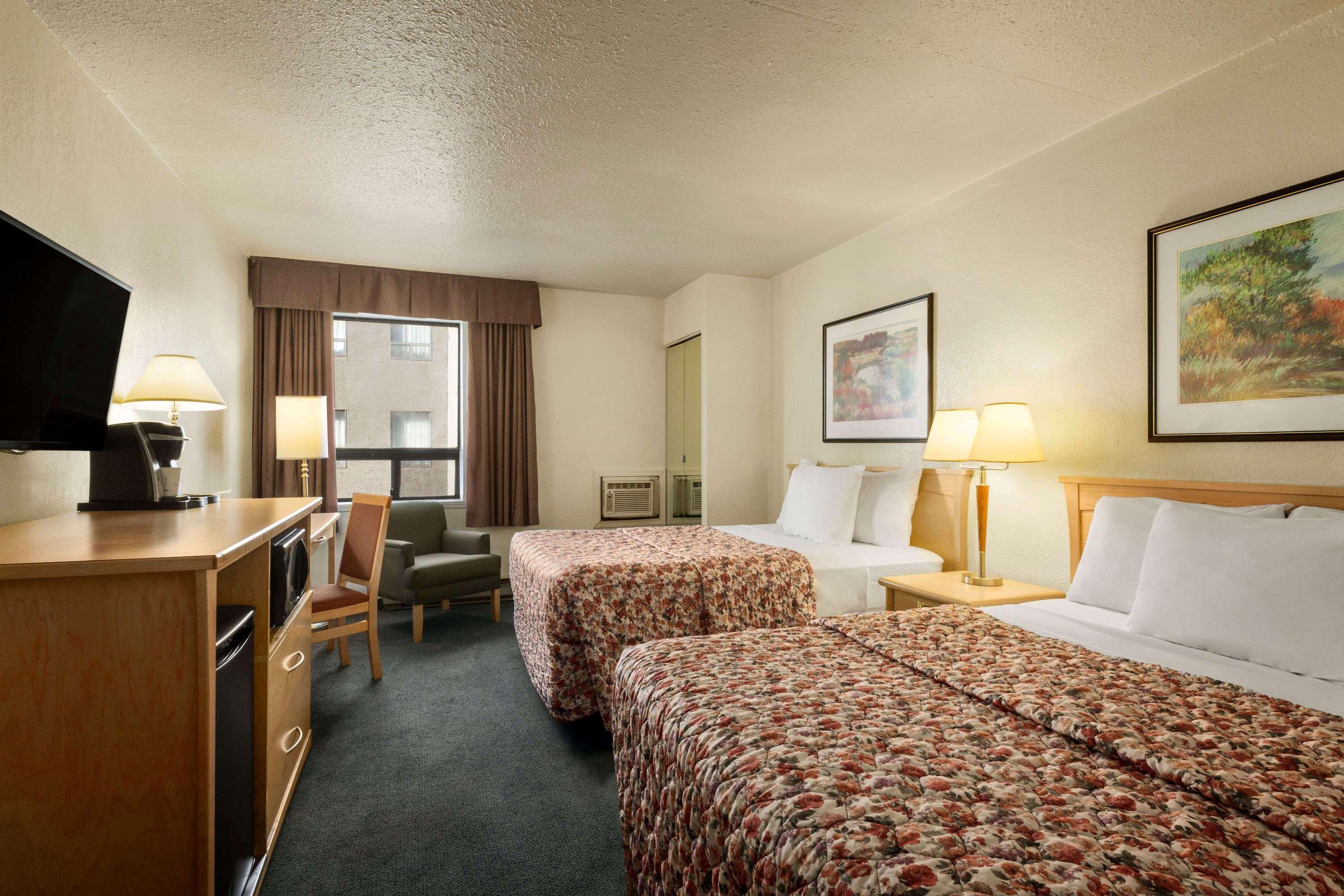 Travelodge By Wyndham Edmonton West Esterno foto