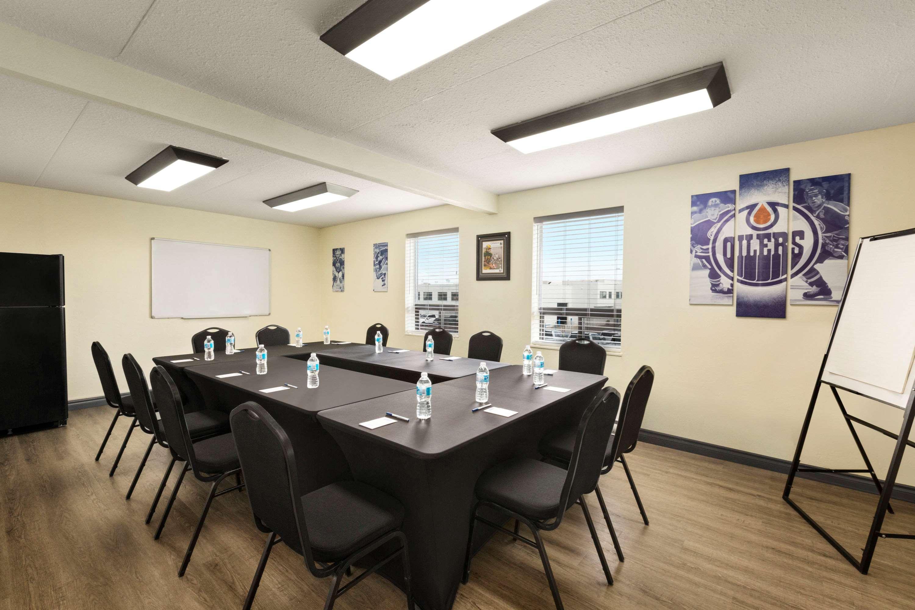 Travelodge By Wyndham Edmonton West Esterno foto