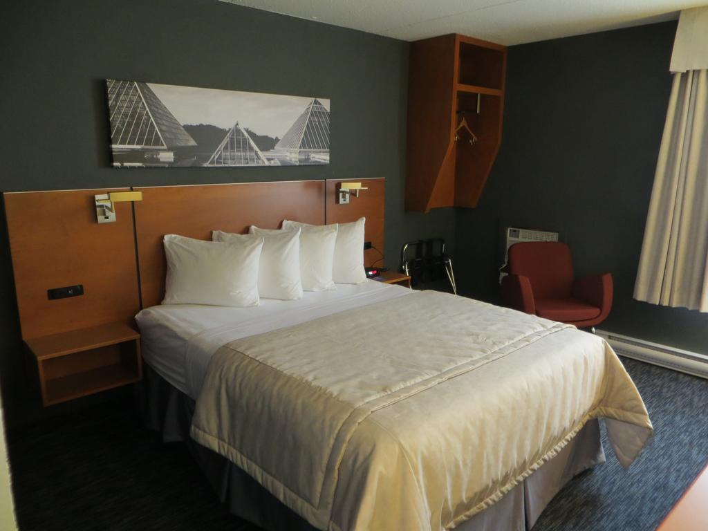 Travelodge By Wyndham Edmonton West Esterno foto