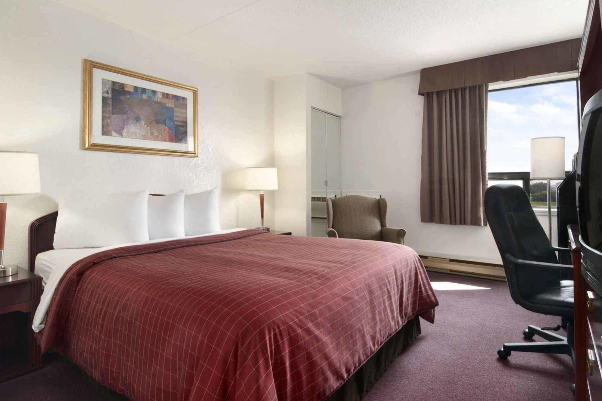 Travelodge By Wyndham Edmonton West Esterno foto
