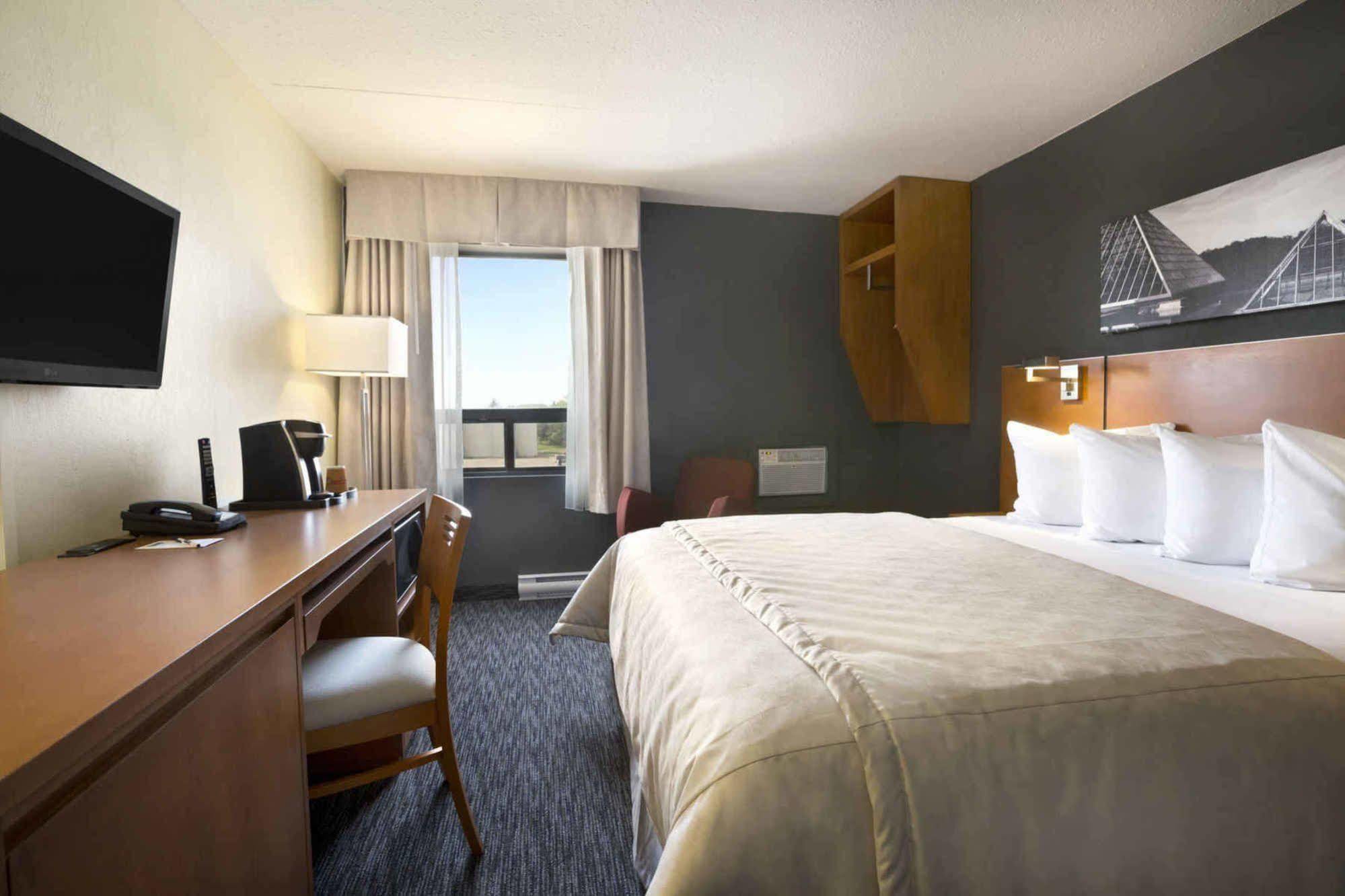 Travelodge By Wyndham Edmonton West Esterno foto
