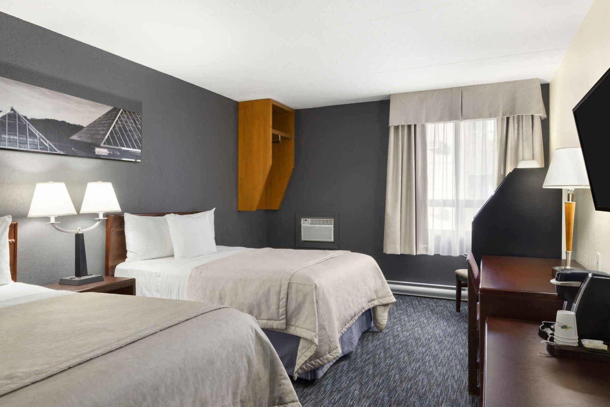 Travelodge By Wyndham Edmonton West Esterno foto